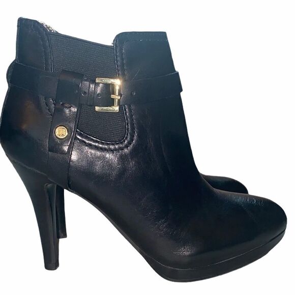 Tommy Hilfiger Ankle Booties Heels Black 6 Buckle Gold Trendy Chic Sleek Dark - Picture 1 of 9